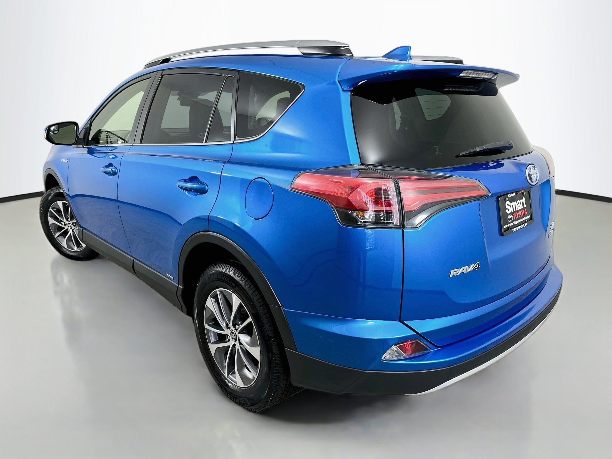 Used 2018 Toyota RAV4 XLE AWD/4WD image 5