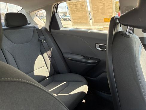 Used 2025 Kia K4 LXS image 35