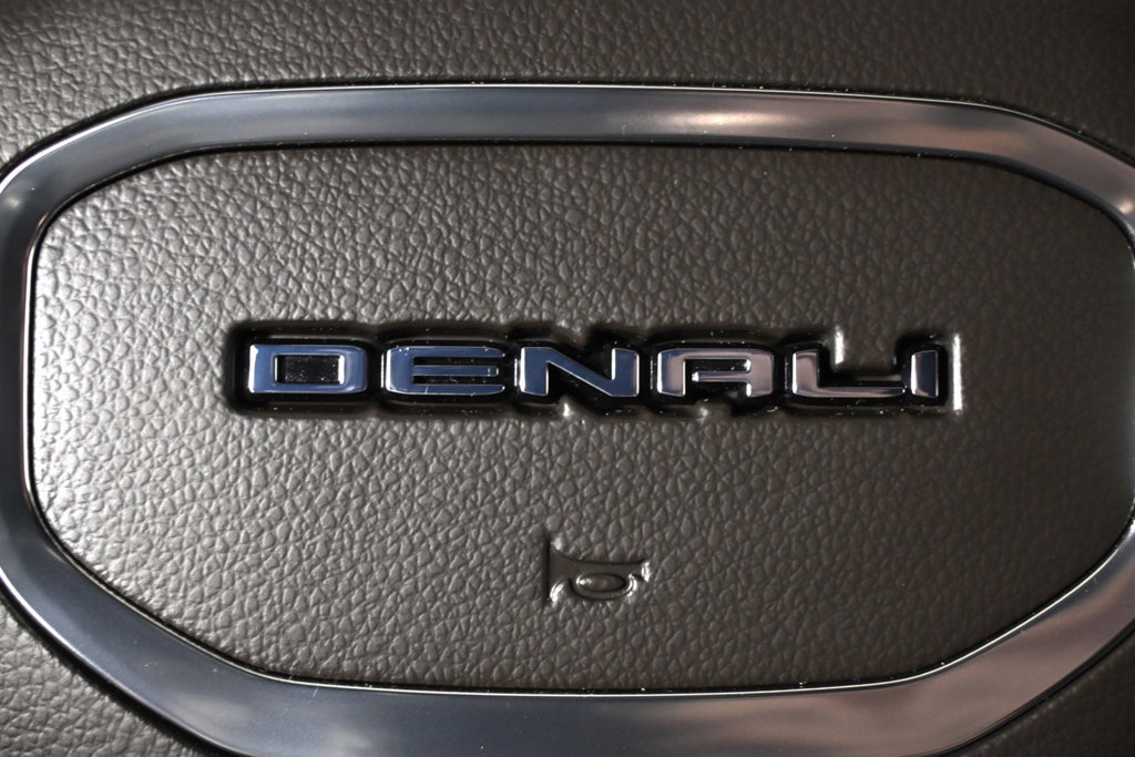 Used 2021 GMC Yukon Denali w/ Denali Premium Package AWD/4WD image 38