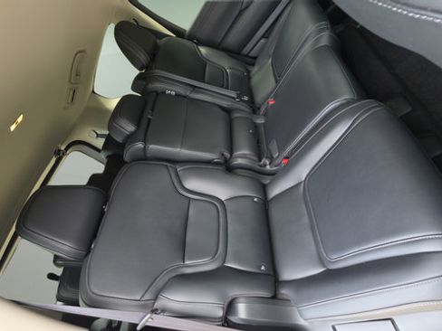 Used 2025 Nissan Armada SV AWD/4WD image 16