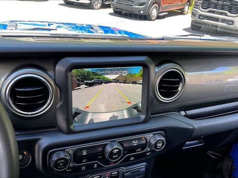 Used 2023 Jeep Gladiator Overland AWD/4WD image 22