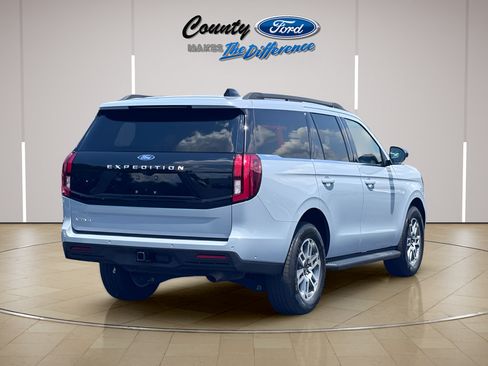 Used 2025 Ford Expedition Active RWD image 19