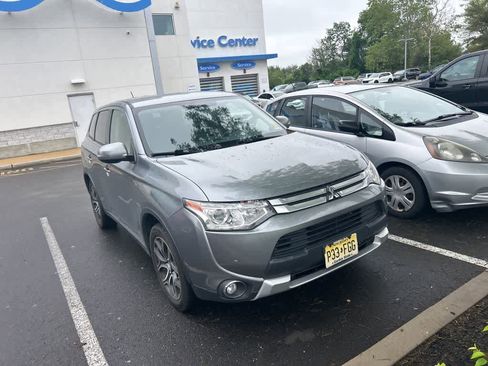 Used 2015 Mitsubishi Outlander GT AWD/4WD image 3