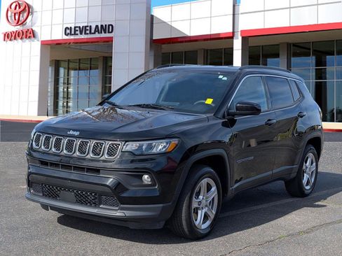 Used 2024 Jeep Compass Latitude image 4