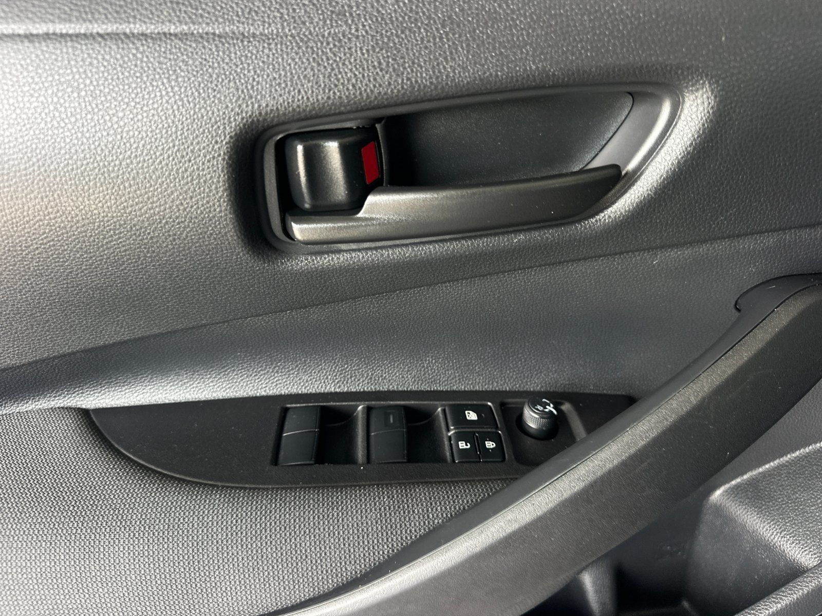 Used 2025 Toyota Corolla LE FWD image 10