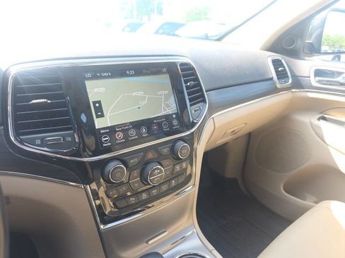 Used 2020 Jeep Grand Cherokee Limited AWD/4WD image 7