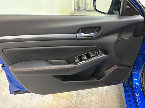 New 2025 Nissan Altima 2.5 SR image 18