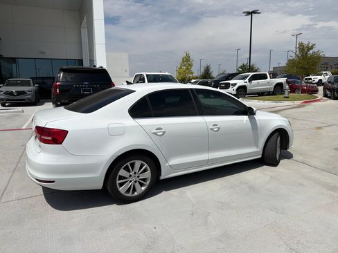 Used 2015 Volkswagen Jetta SE FWD image 2