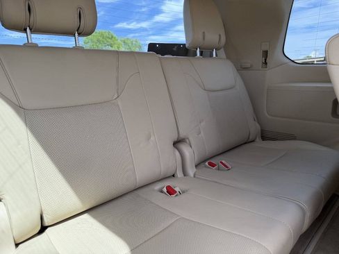 Used 2014 Lexus LX 570 4WD w/ Luxury Package image 17