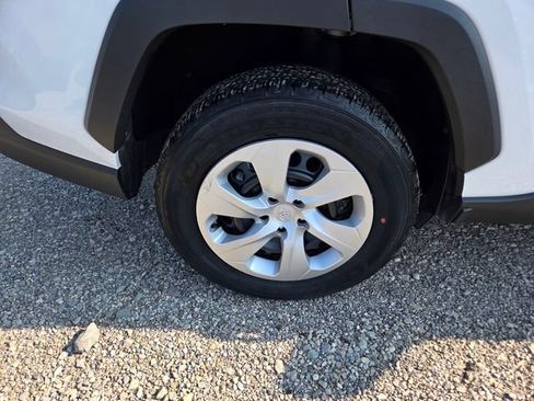 Used 2025 Toyota RAV4 LE AWD/4WD image 9