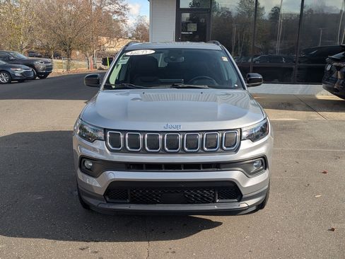 Used 2022 Jeep Compass Latitude image 2