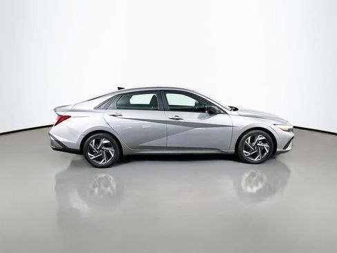 Used 2025 Hyundai Elantra Sport FWD image 7