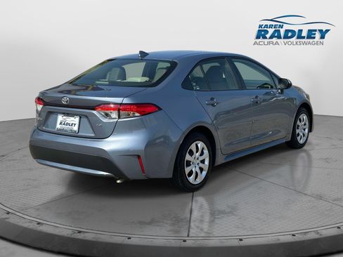 Used 2022 Toyota Corolla LE FWD image 2