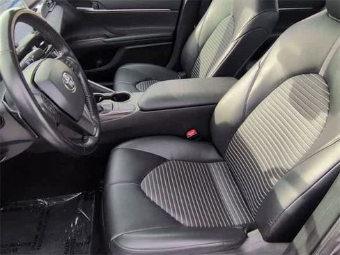 Used 2023 Toyota Camry SE image 17