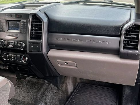 Used 2019 Ford F350 XLT w/ Camper Package AWD/4WD image 17
