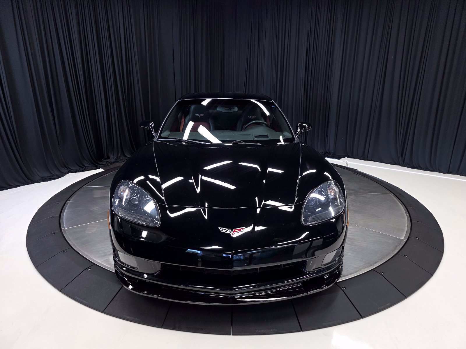 Used 2007 Chevrolet Corvette Coupe w/ Preferred Equipment Group RWD image 7