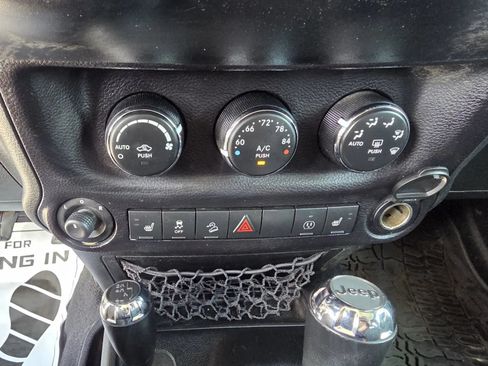 Used 2015 Jeep Wrangler Sahara AWD/4WD image 19