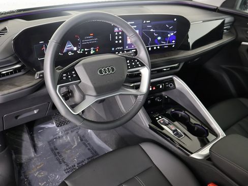 Used 2025 Audi Q5 Premium Plus w/ Premium Plus image 2