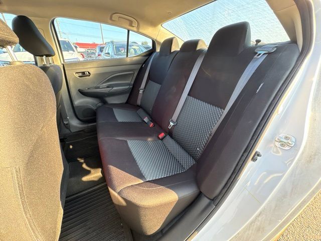 Used 2021 Nissan Versa S FWD image 13