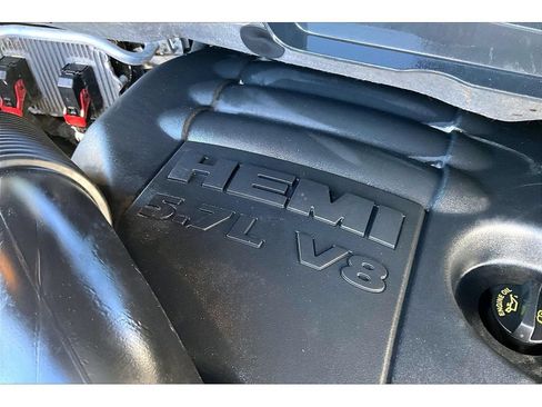 Used 2015 RAM 1500 Classic SLT w/ SLT Plus D←cor Group AWD/4WD image 30