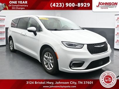 Used 2023 Chrysler Pacifica Touring-L