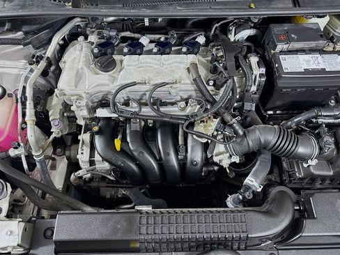 Used 2021 Toyota Corolla LE image 38