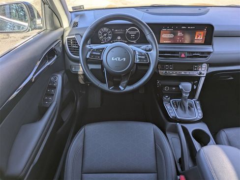 Used 2025 Kia Seltos EX w/ EX Sunroof Package image 16