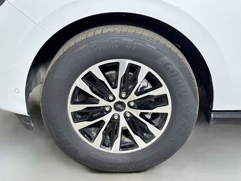 Used 2025 Ford Expedition Max Platinum AWD/4WD image 32