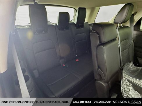 New 2025 Nissan Pathfinder Platinum w/ Black Appearance Package image 29