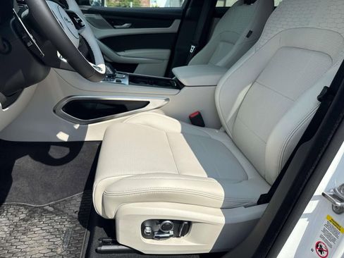 New 2025 Jaguar F-PACE R-Dynamic S image 10