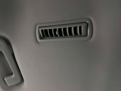 Used 2023 Toyota Highlander Limited FWD image 50