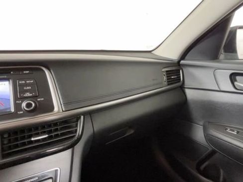 Used 2017 Kia Optima LX FWD image 30