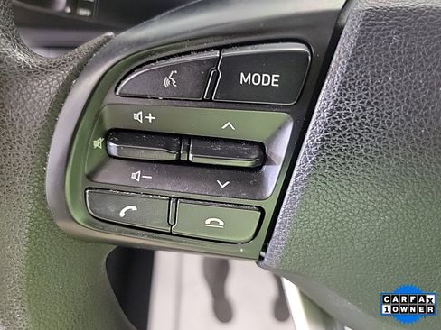 Used 2020 Hyundai Venue SEL image 19