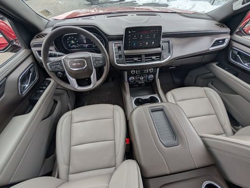 Used 2023 GMC Yukon SLT w/ SLT Premium Package image 14