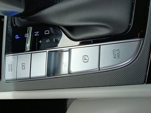 Used 2025 Hyundai Elantra Limited FWD image 12
