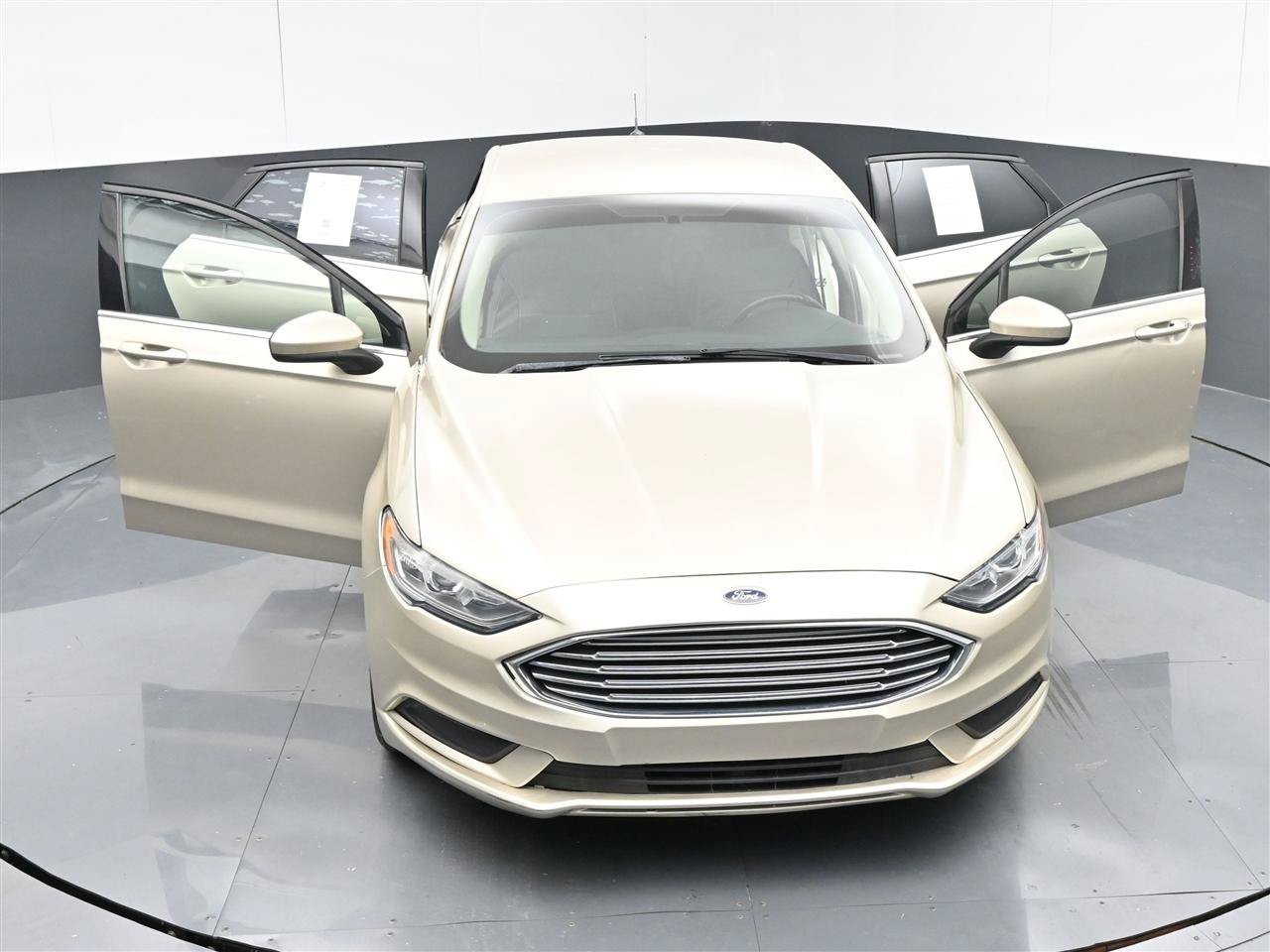 Used 2017 Ford Fusion SE w/ Fusion SE Technology Package FWD image 38