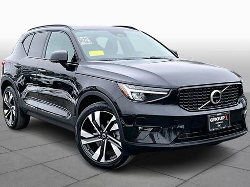 Certified 2024 Volvo XC40 B5 Plus w/ Protection Package Premier image 3