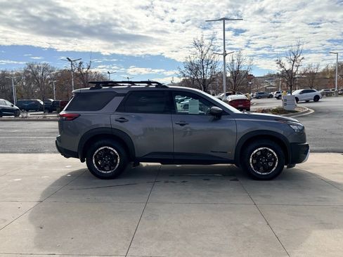 Used 2025 Nissan Pathfinder Rock Creek image 5