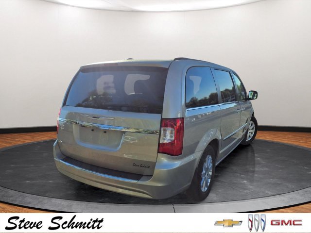 Used 2016 Chrysler Town & Country Touring FWD image 24