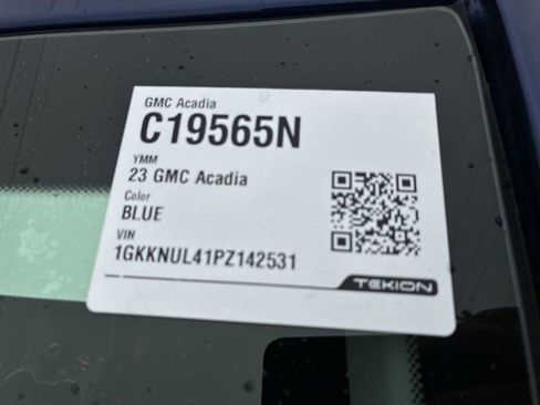 Used 2023 GMC Acadia SLT w/ Technology Package image 35