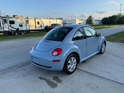 Used 2010 Volkswagen Beetle Coupe FWD image 6