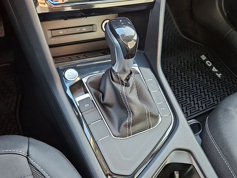 New 2026 Volkswagen Taos SE image 14