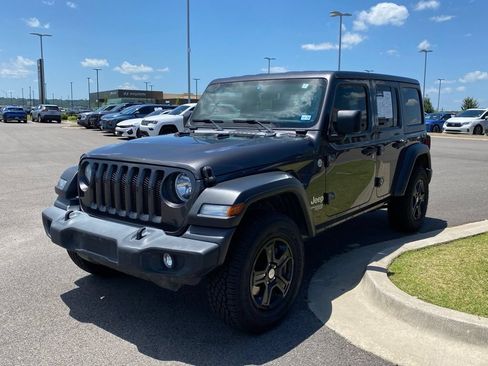 Used 2019 Jeep Wrangler Unlimited Sport S AWD/4WD image 3