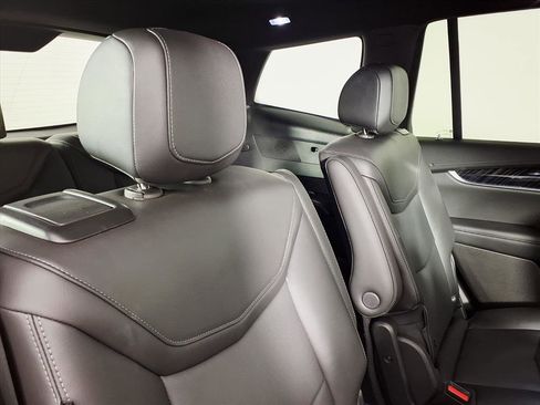Certified 2025 Cadillac XT6 Premium Luxury image 12