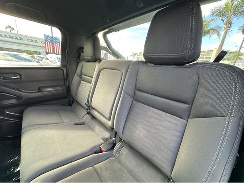Used 2023 Nissan Frontier SV w/ Midnight Edition Package image 9