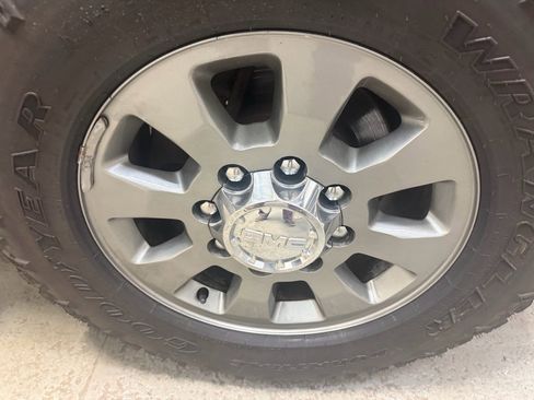 Used 2014 GMC Sierra 2500 Denali w/ Suspension Package, Off-Road image 35