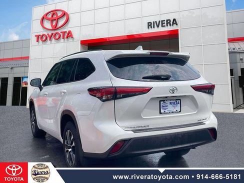 Used 2021 Toyota Highlander XLE AWD/4WD image 9