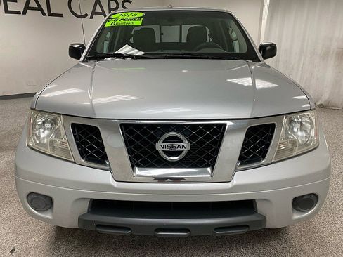 Used 2016 Nissan Frontier SV image 2