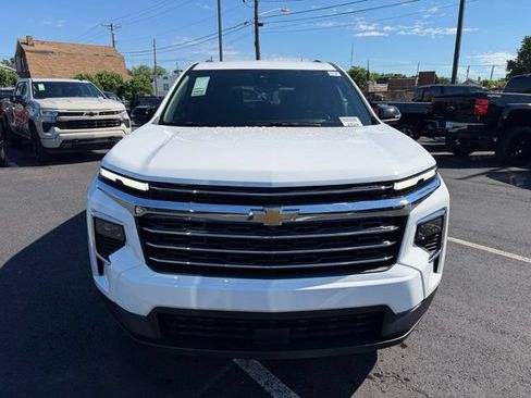 New 2026 Chevrolet Traverse LT w/ Driver Confidence Package FWD image 2