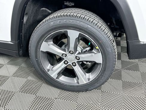 New 2025 Jeep Grand Cherokee Limited image 39